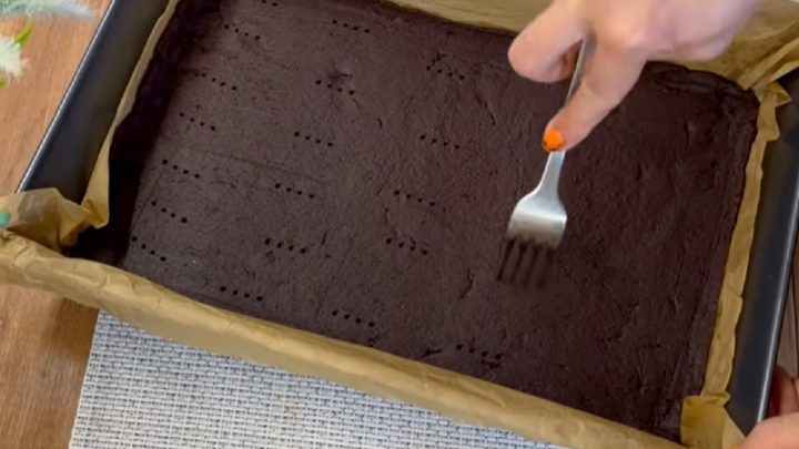 Čokoládový koláč s pudinkem a jablky