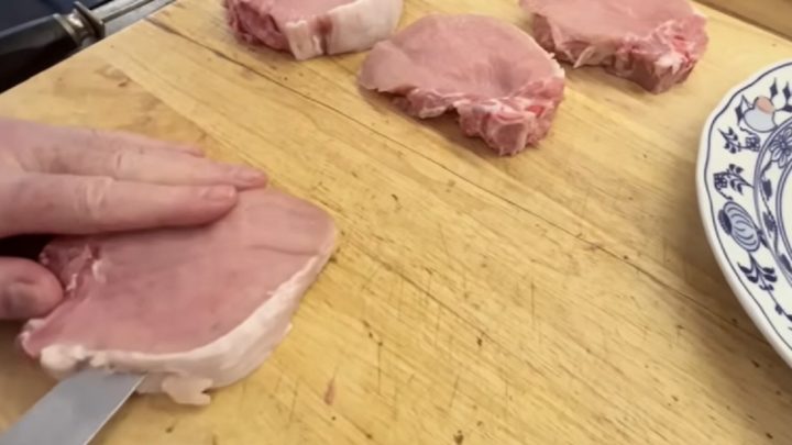 Plněné vepřové kotlety houbovou směsí