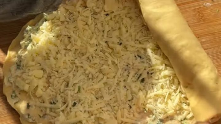 Česnekové šneky se sýrem a petrželkou