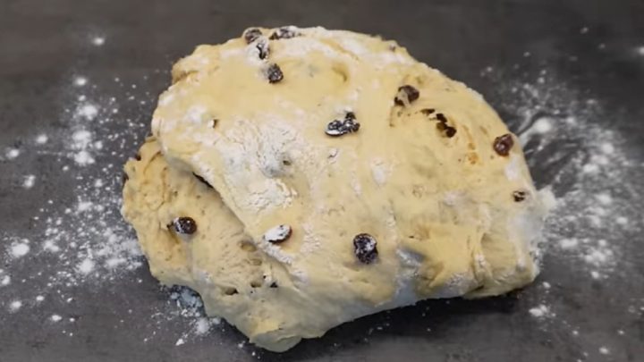 Velikonoční věnec z kynutého těsta