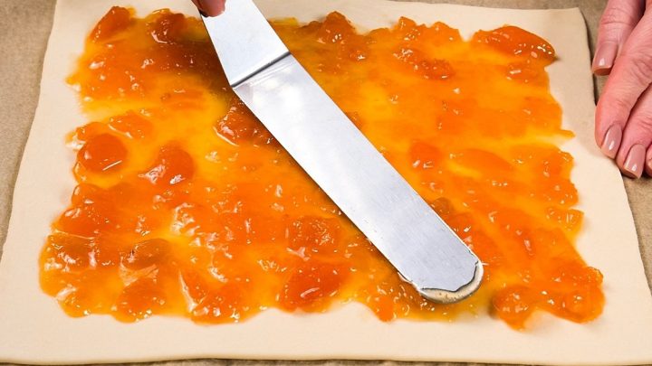 Rychlé marmeládové řezy z listového těsta