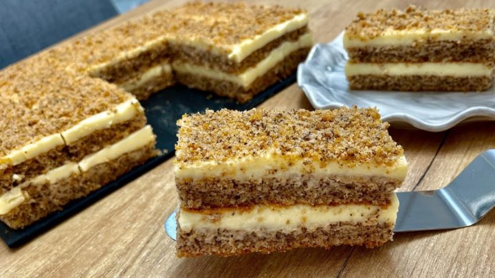 Rychlé ořechové řezy s vanilkovým krémem Rychlé ořechové řezy s vanilkovým krémem