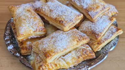 Rychlé taštičky s tvarohem a broskví