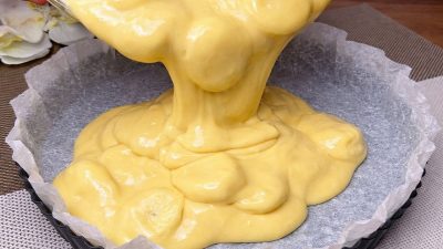 Rychlý koláč s banánem a ořechy