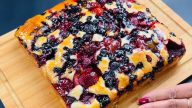 Rychlý koláč s mraženým ovocem