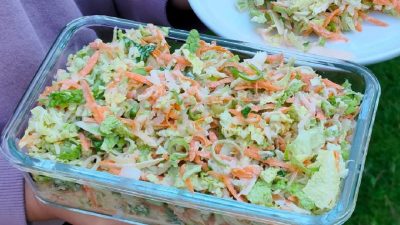 Rychlý zeleninový salát s jablkem a hruškou