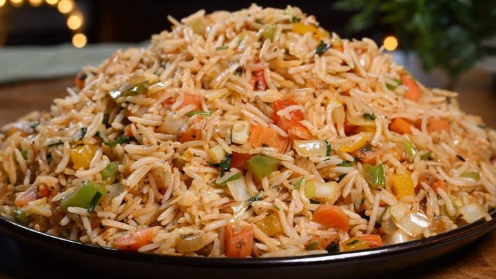 Rýže s restovanou zeleninou a chilli omáčkou