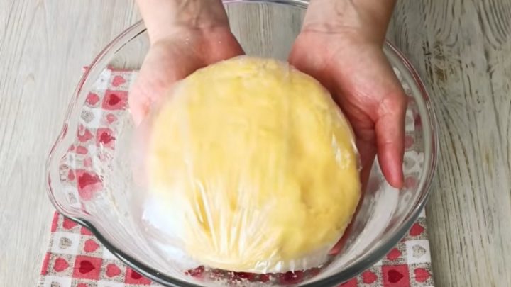 Koláč s mákem, tvarohem a ovocem