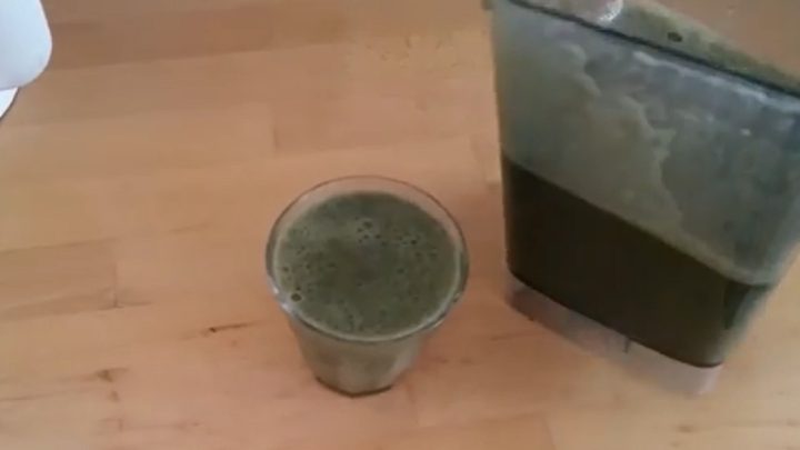 Kopřivový detoxikační nápoj s ovocem