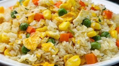 Smažená rýže se zeleninou a vejci