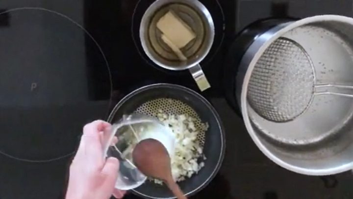 Kopřivové knedlíky se smaženou cibulkou