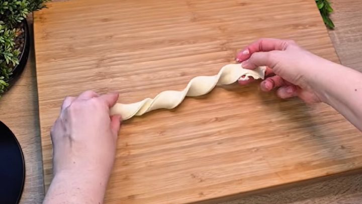 Koláčky z listového těsta s tvarohem a malinami