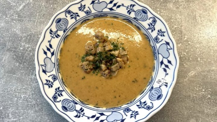 Staročeská chlebová polévka se zeleninou