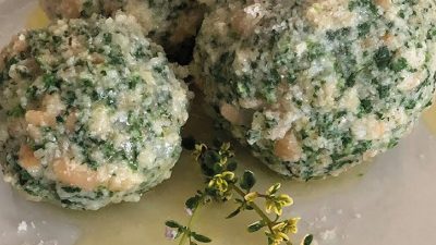 Kopřivové knedlíky se smaženou cibulkou