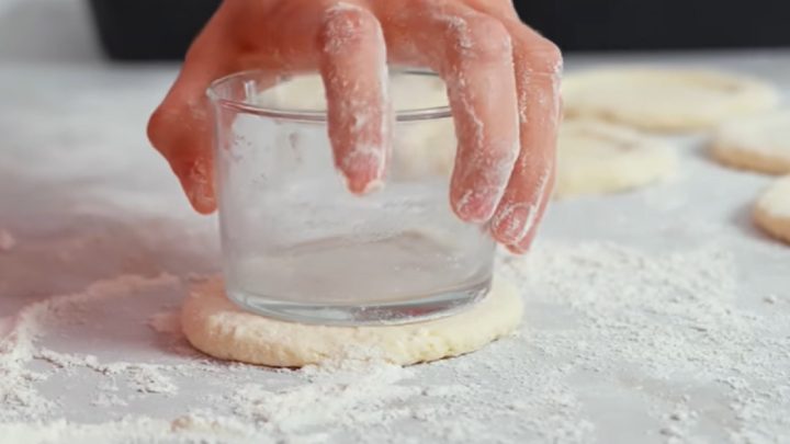 Rychlé koláčky s jablečnou náplní bez kynutí