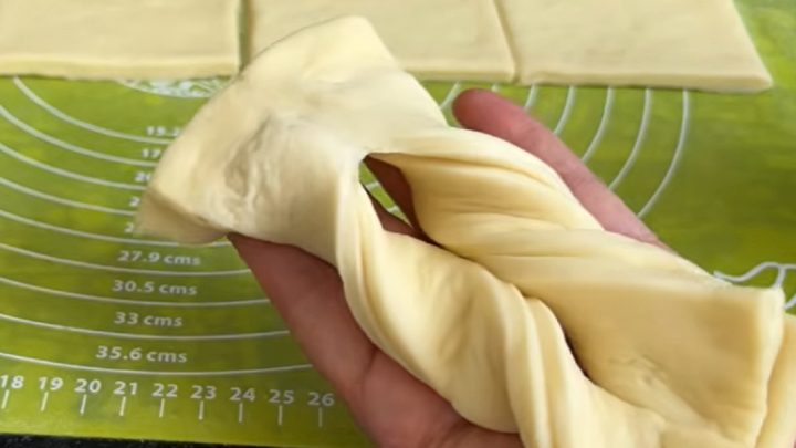 Smažené copánky z kynutého těsta