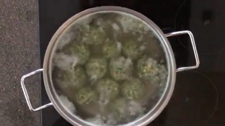 Kopřivové knedlíky se smaženou cibulkou