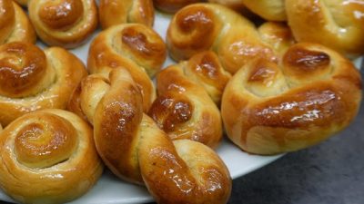 Velikonoční tradiční Jidáše z kynutého těsta