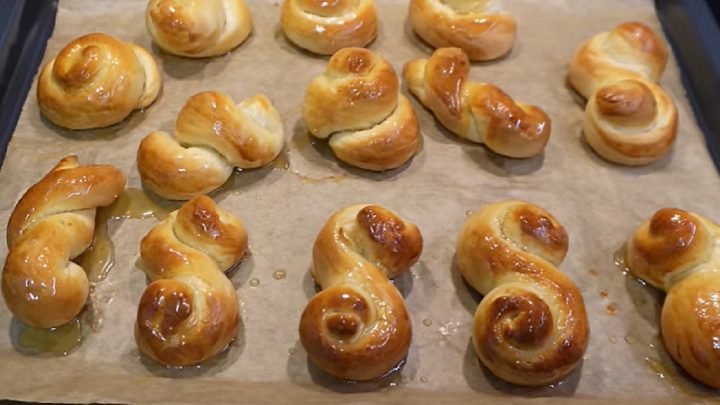 Velikonoční tradiční Jidáše z kynutého těsta