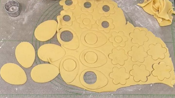 Velikonoční linecké cukroví s marcipánem