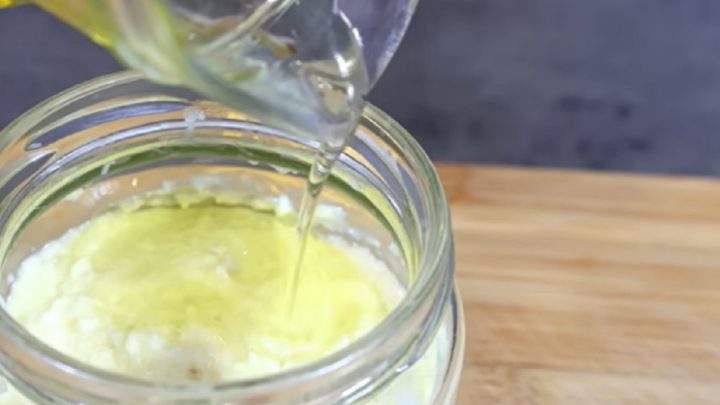 Domácí česneková pasta do skla