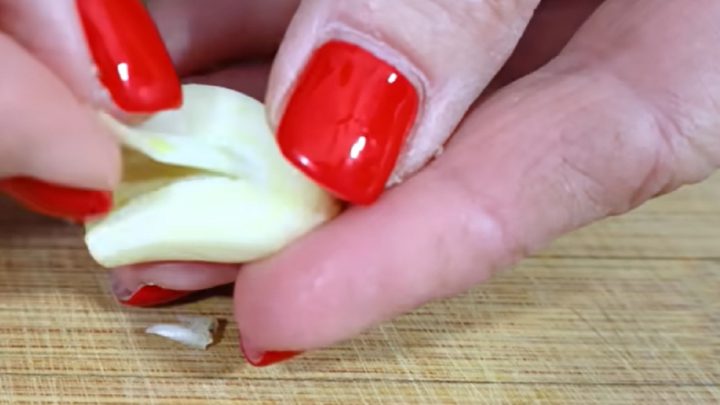 Domácí česneková pasta do skla