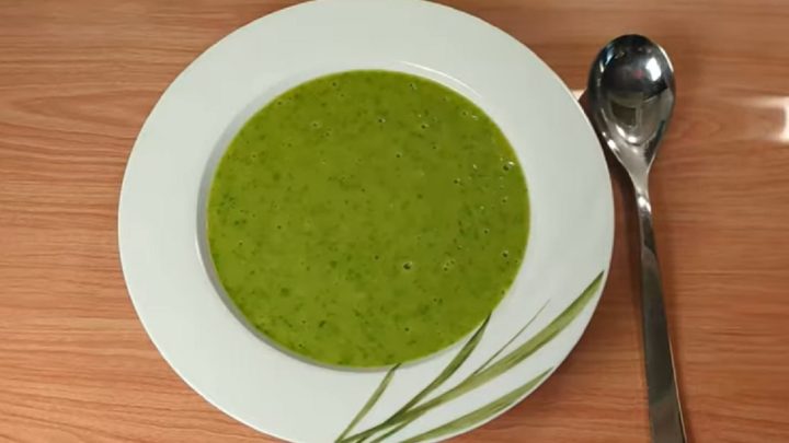 Zeleninová polévka s medvědím česnekem Zeleninová polévka s medvědím česnekem