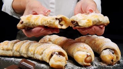 Banány s čokoládou v listovém těstě