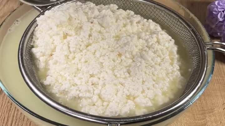 Rychlý domácí tavený sýr z 5 surovin