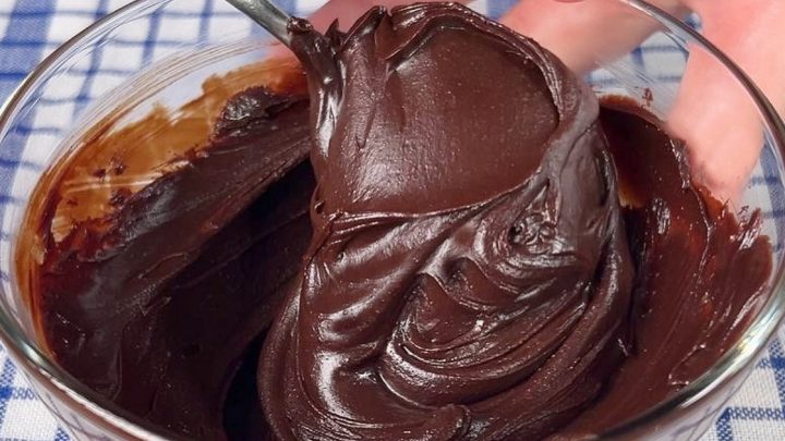 Čokoládová poleva na dorty a zákusky