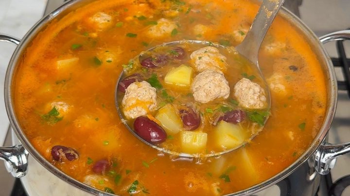 Fazolová polévka s masovými knedlíčky