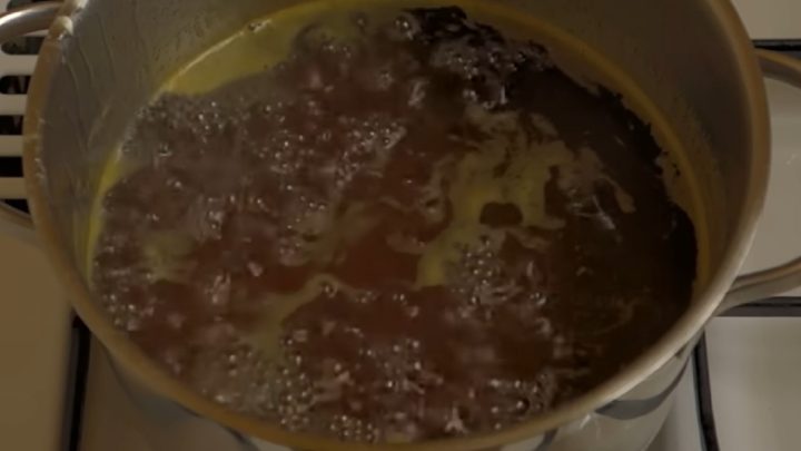 Snadný domácí pampeliškový med s citronem