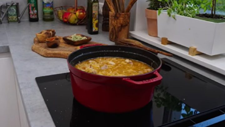 Vepřové kostky s kysaným zelím z 1 hrnce