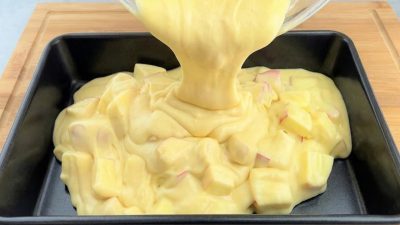 Jednoduchý máslový koláč s jablky