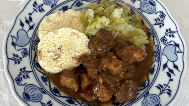 Klasické vepřové výpečky s cibulí