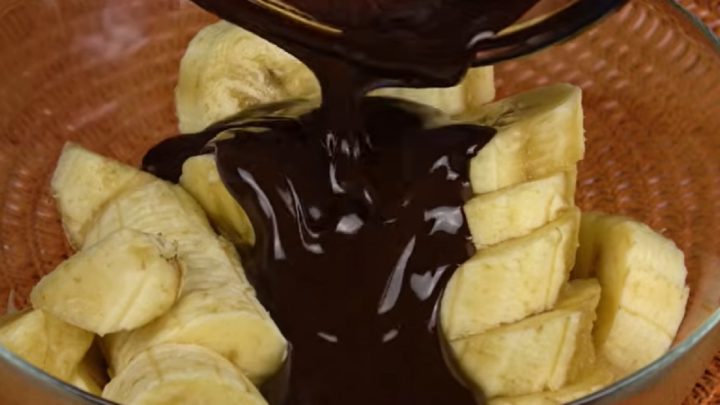 Nepečený dezert z banánů a čokolády