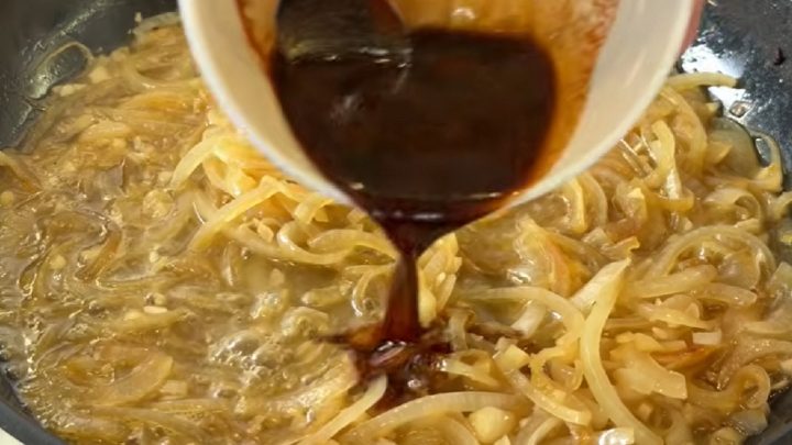 Vepřové plátky na cibulce a česneku