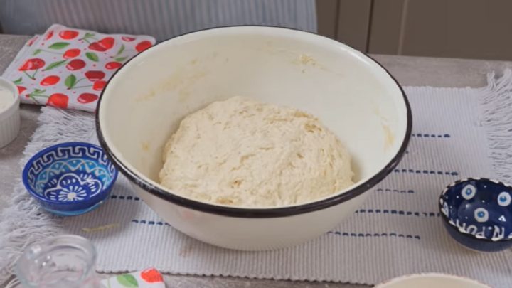 Snadné sýrové bochánky z kynutého těsta