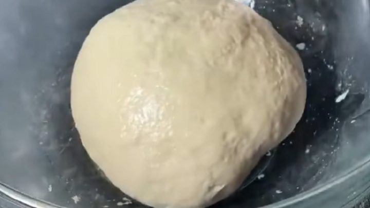 Pudinkové uzlíky z kynutého těsta