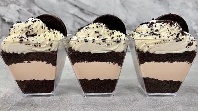 Nepečené Oreo poháry se 2 druhy krému