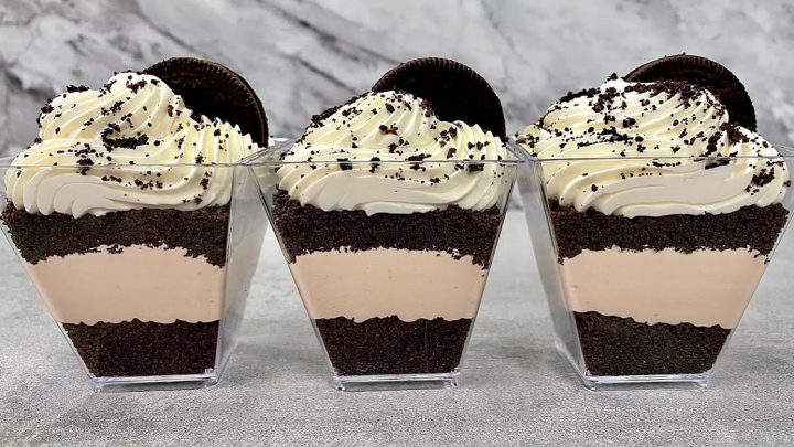 Nepečené Oreo poháry se 2 druhy krému