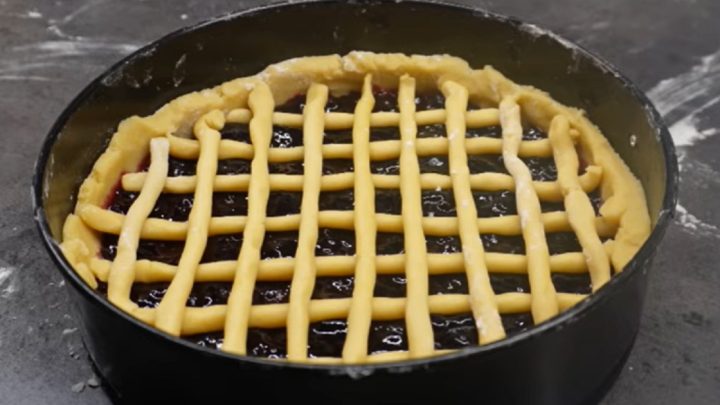 Linecký koláč s borůvkovou marmeládou