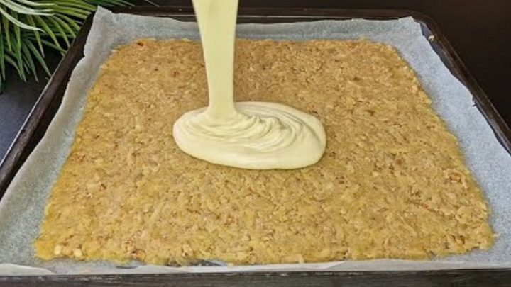 Obrácená jablečná roláda se skořicí