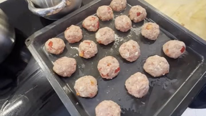 Rajská omáčka s masovými kuličkami