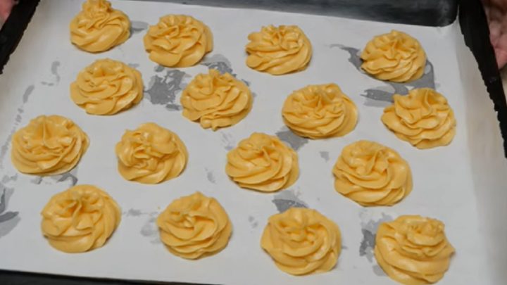 Větrníky s vanilkovým krémem a šlehačkou