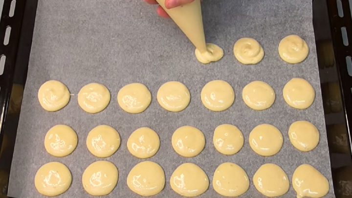 Domácí piškoty plněné marmeládou