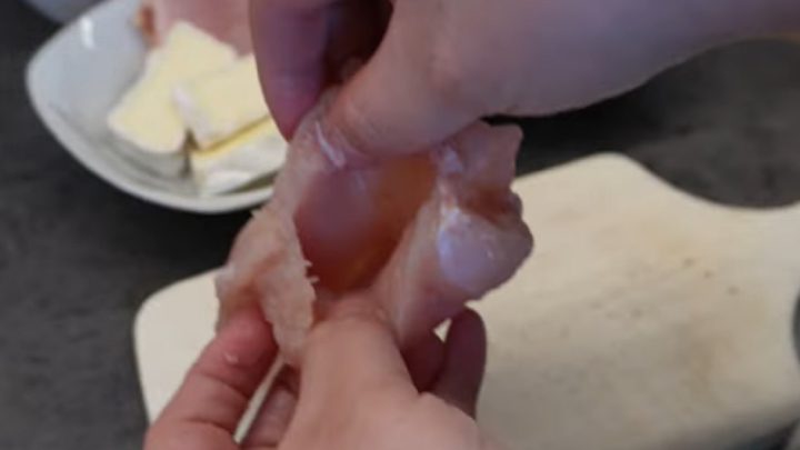 Řízek plněný šunkou a hermelínem