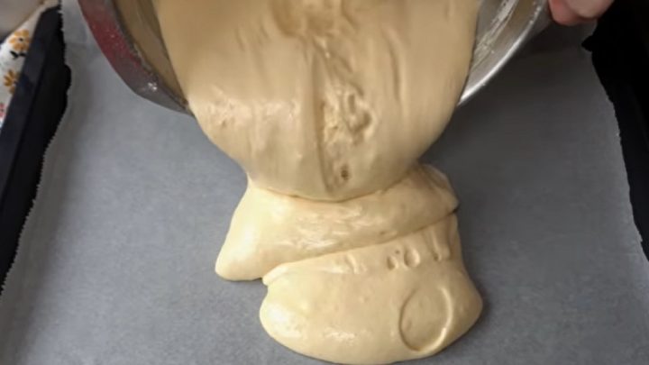 Pudinkové řezy s kompotovanými třešněmi