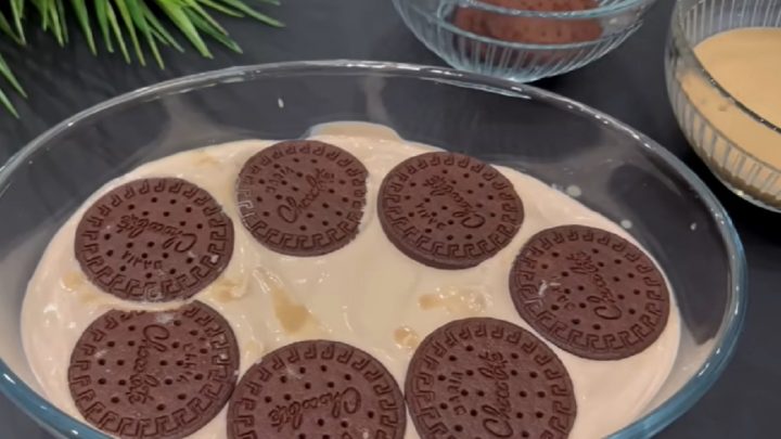 Nepečené řezy s pudinkem a čokoládou