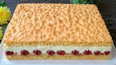 Pudinkové řezy s kompotovanými třešněmi